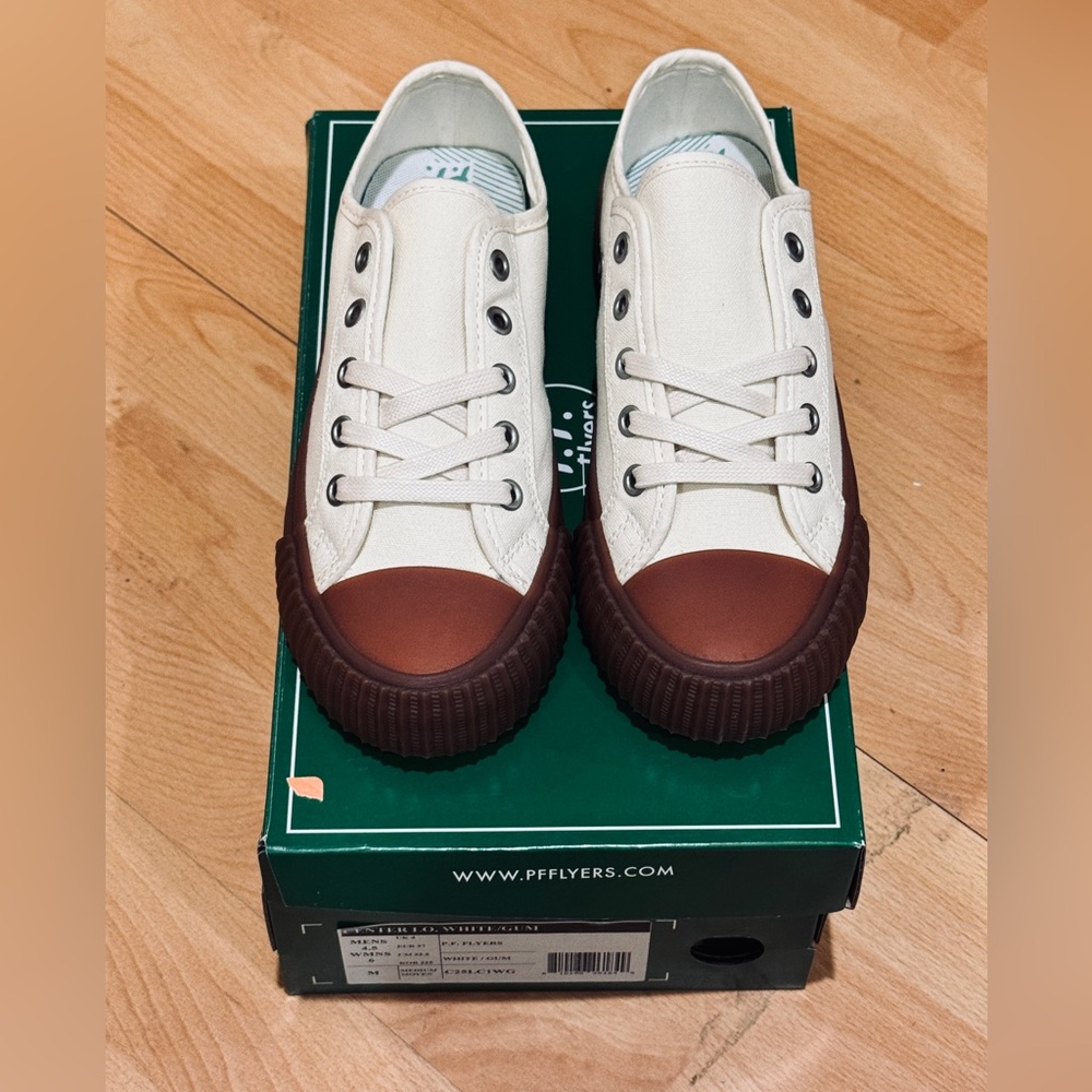 PF flyer center Lo White Gum sneakers men’s 4.5 / woman’s 6 EU 37 canvas low top